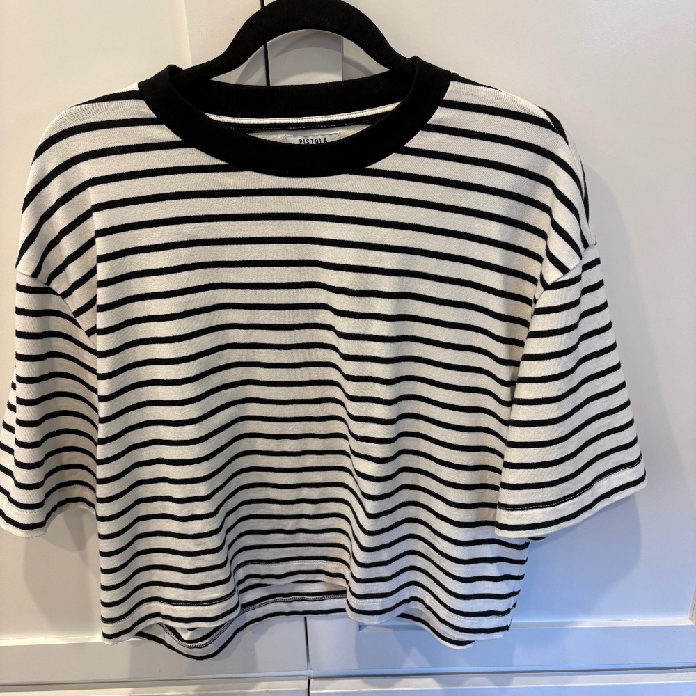 Pistola Mae Tee